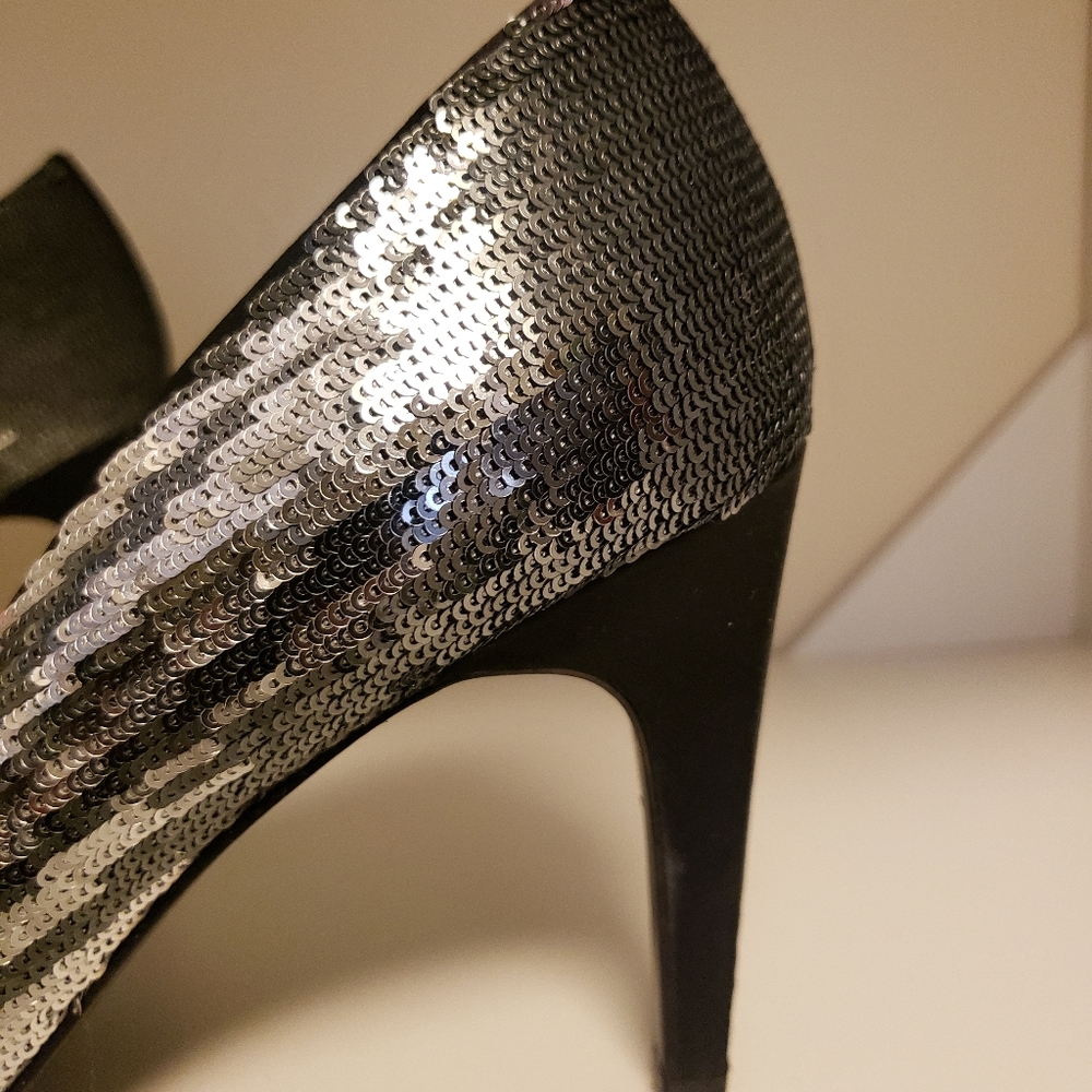 Shoes - Picture 7 of 8